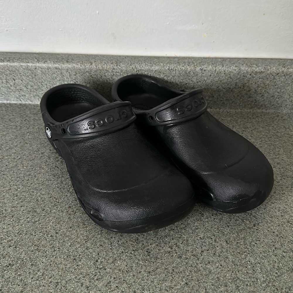 Crocs Bistro Black Clog Slip-on. No holes.
